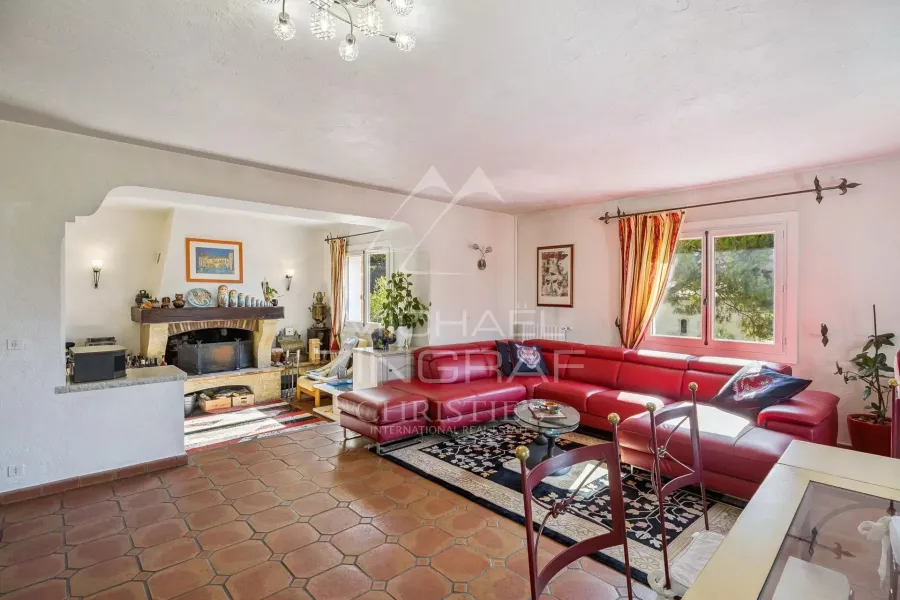 ANTIBES - SAINT-MAYMES - CALME ET VOLUMES GENEREUX - 6