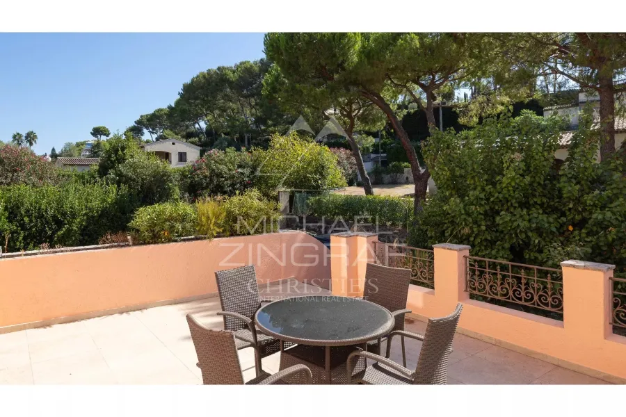 ANTIBES - SAINT-MAYMES - CALME ET VOLUMES GENEREUX - 4