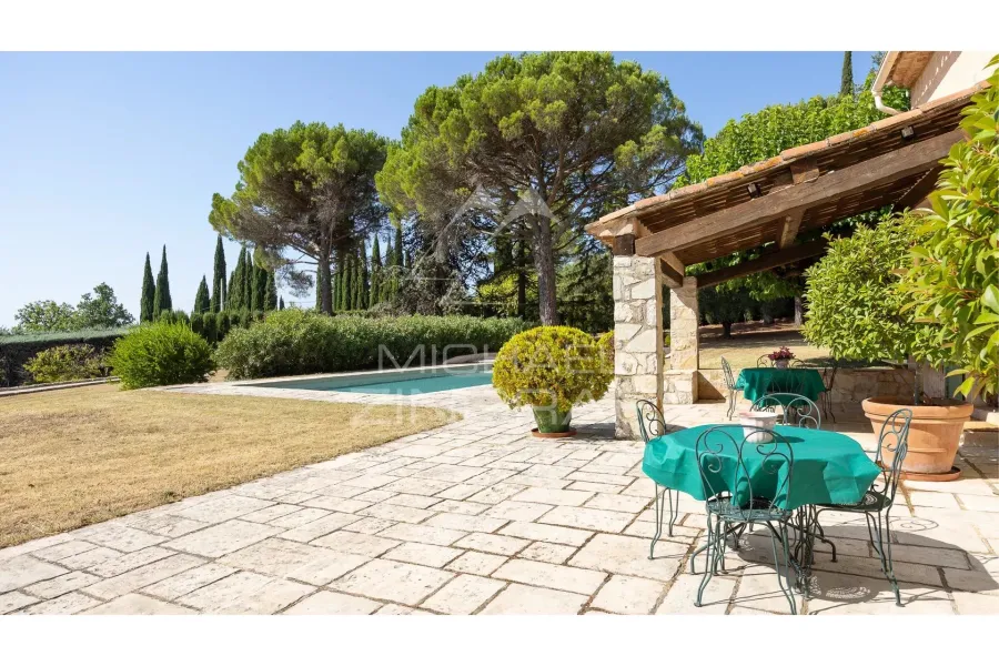 Entre Oliviers et Élégance : un Joyau Provençal - 8