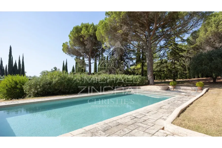 Entre Oliviers et Élégance : un Joyau Provençal - 9