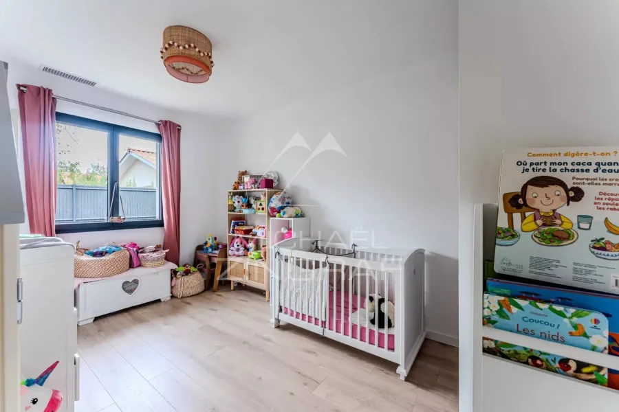 Quartier Chante-Cigale, une villa moderne prête à vivre - 9