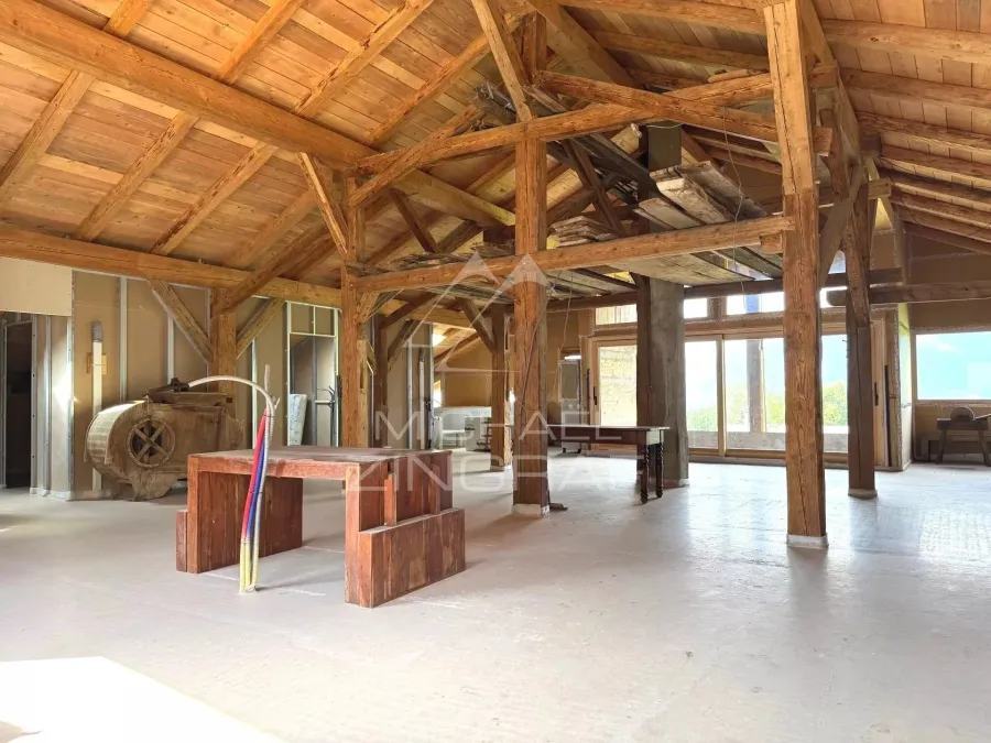 Ferme ancienne rénovée Combloux - Vue panoramique - Séjour cathédrale et huit chambres - 2