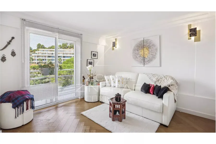 APPARTEMENT RÉNOVÉ AVEC VUE MER - 9