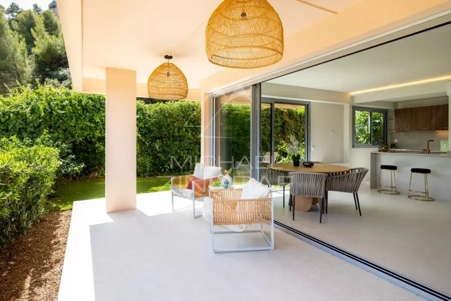 VILLEFRANCHE SUR MER - GROSSE 3-ZIMMER-WOHNUNG IM GARTENGESCHOSS
