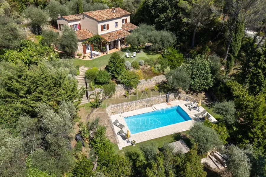 villa de charme avec vue dégagée et quatre suites - 5