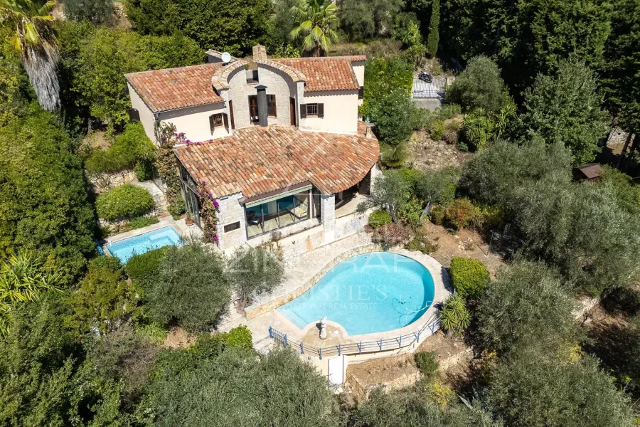 Villa d'architecte avec vue mer et oliveraie