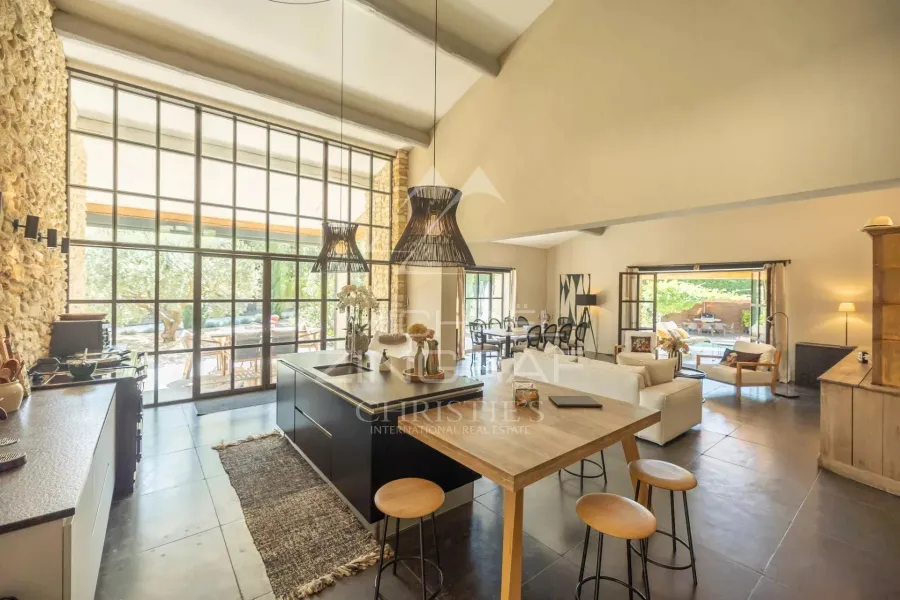 Entre tradition et contemporain, superbe maison en pierre de plain-pied avec piscine et vue sur le Luberon. Vendue entièrement meublée. - 7