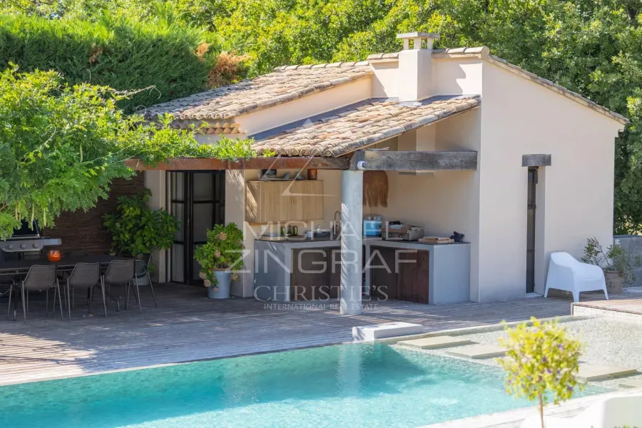 Entre tradition et contemporain, superbe maison en pierre de plain-pied avec piscine et vue sur le Luberon. Vendue entièrement meublée. - 6