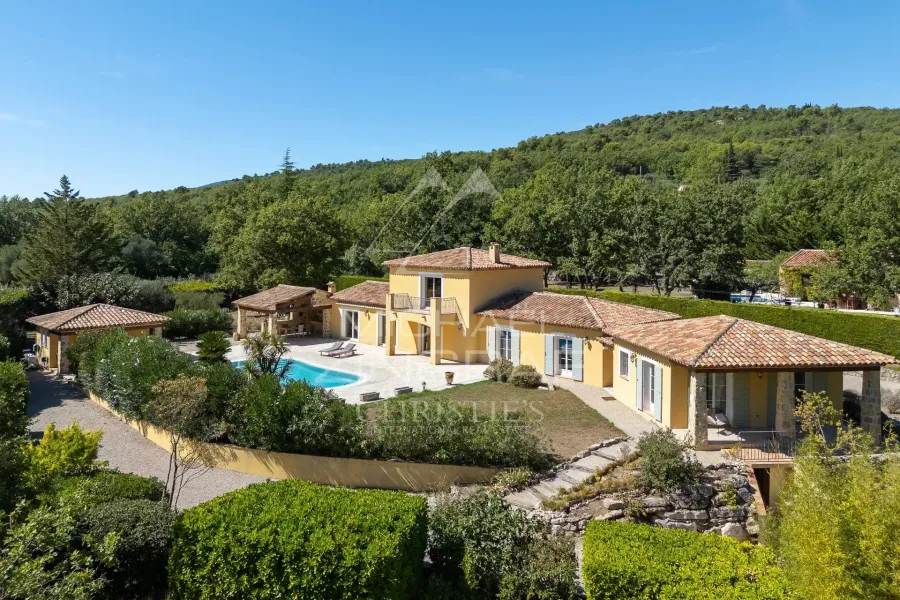 Villa avec Maison d’Amis et Piscine, au cœur d’un secteur prisé de Fayence