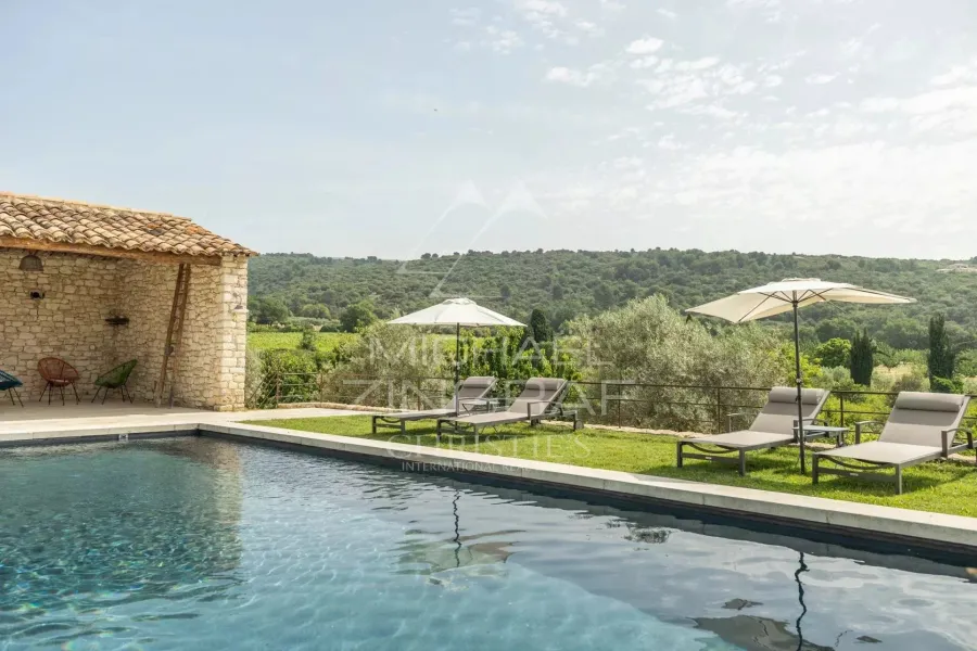 Saint-Saturnin d'Apt – Propriété de charme avec vues panoramiques, chambres d'hôtes et gîtes à 10 mn à pied du village. - 5