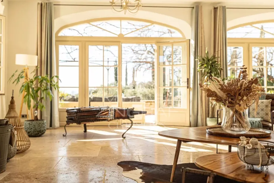 Saint-Saturnin d'Apt – Propriété de charme avec vues panoramiques, chambres d'hôtes et gîtes à 10 mn à pied du village. - 7