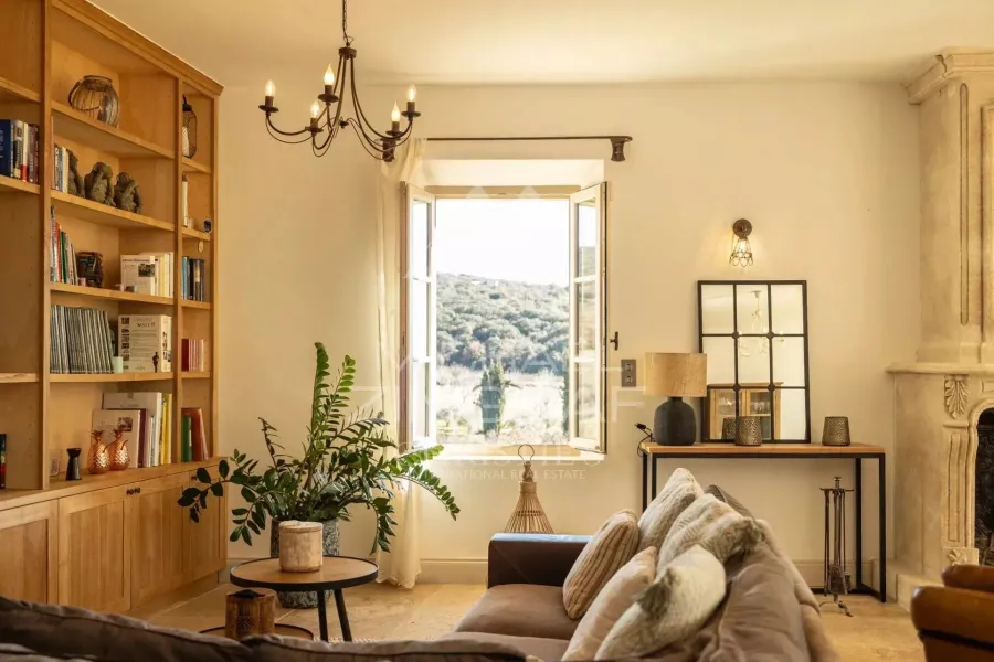 Saint-Saturnin d'Apt – Propriété de charme avec vues panoramiques, chambres d'hôtes et gîtes à 10 mn à pied du village. - 3