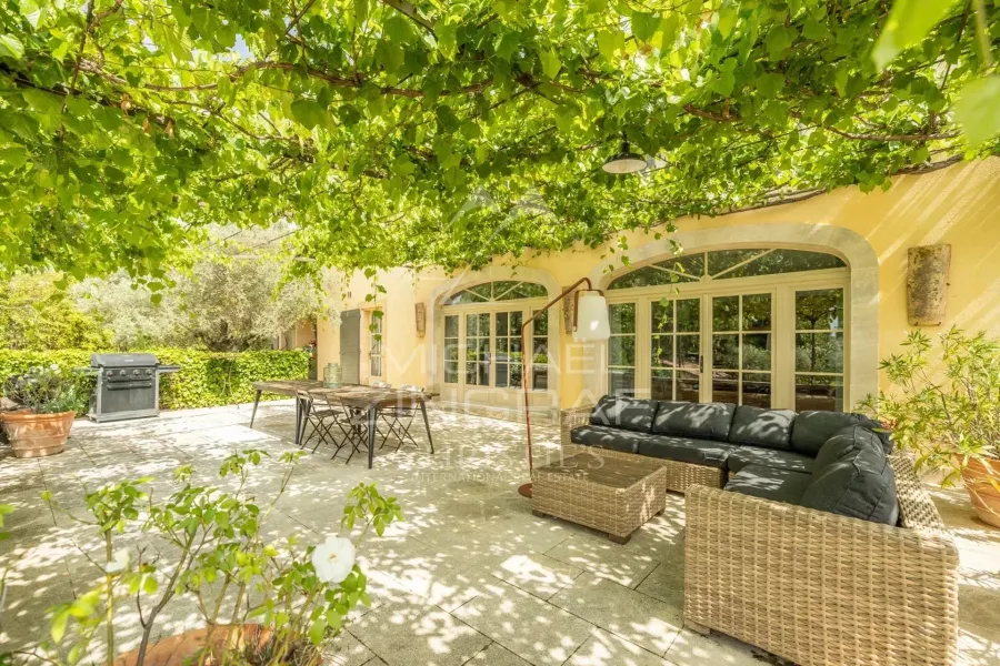 Saint-Saturnin d'Apt – Propriété de charme avec vues panoramiques, chambres d'hôtes et gîtes à 10 mn à pied du village. - 6