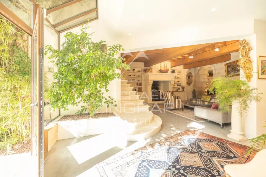 L’exception au cœur du village : maison de caractère avec terrasse et piscine - 5