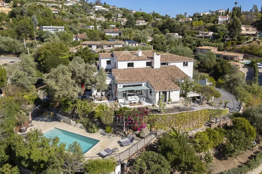 EXCLUSIVITÉ - Mandelieu-la-Napoule - Villa  Rénovée - Proche Cannes - 3