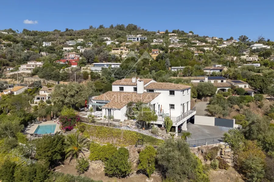 EXCLUSIVITÉ - Mandelieu-la-Napoule - Villa  Rénovée - Proche Cannes