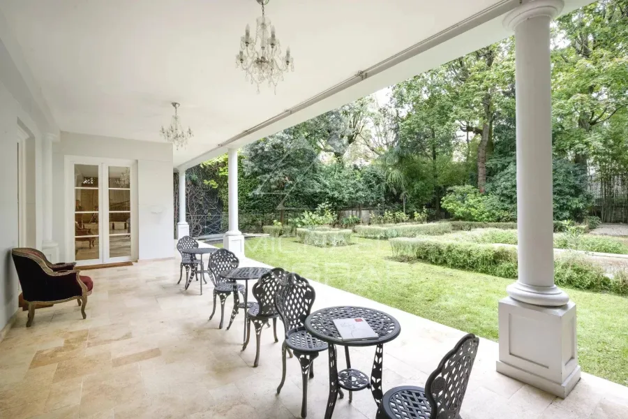 A vendre - Hotel Particulier - Jardin - Piscine - 3