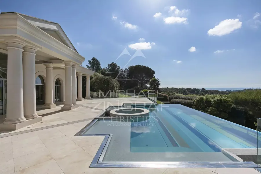 Biot : Propriété unique de plus de 1 300m² avec vue mer - 3