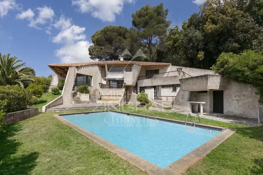 Biot : Charmante villa à rénover avec vue dégagée