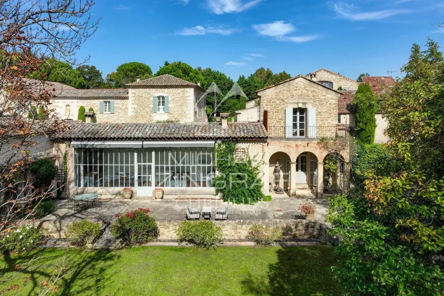 Propriété de caractère proche Avignon