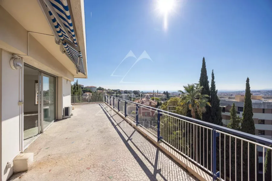 Dernier étage avec terrasse et vue mer panoramique