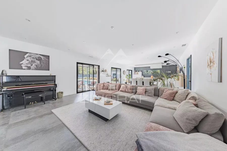 Villa et maison d’amis sur 2 300 m² de terrain - 7