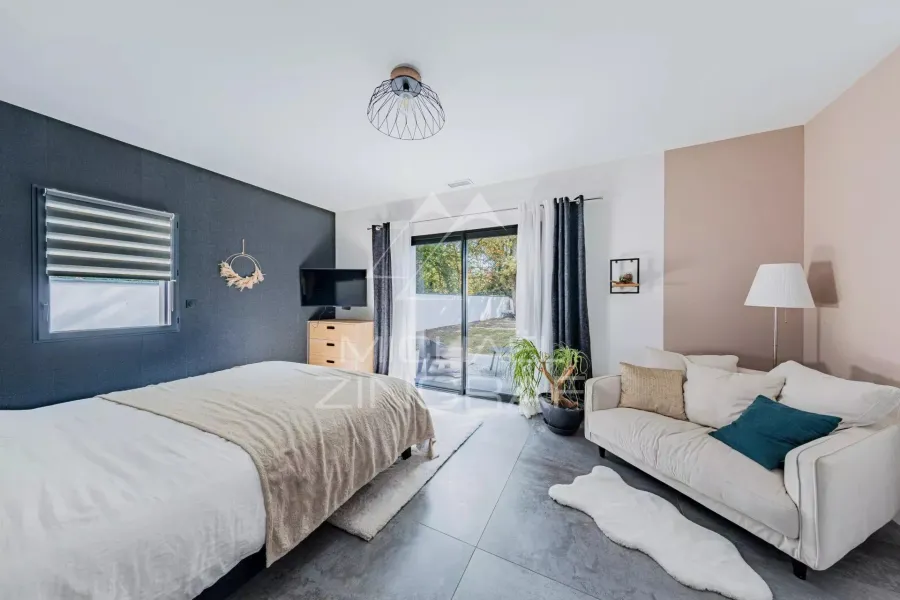 Villa et maison d’amis sur 2 300 m² de terrain - 9