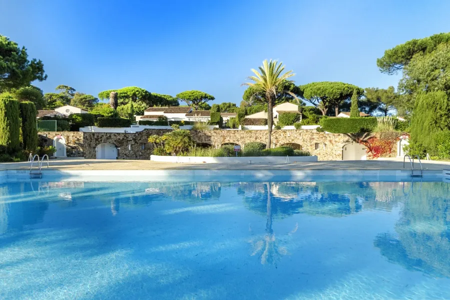 Rare à Ramatuelle – Ensemble de 2 Mazets modulables, au cœur du village et à proximité des plages