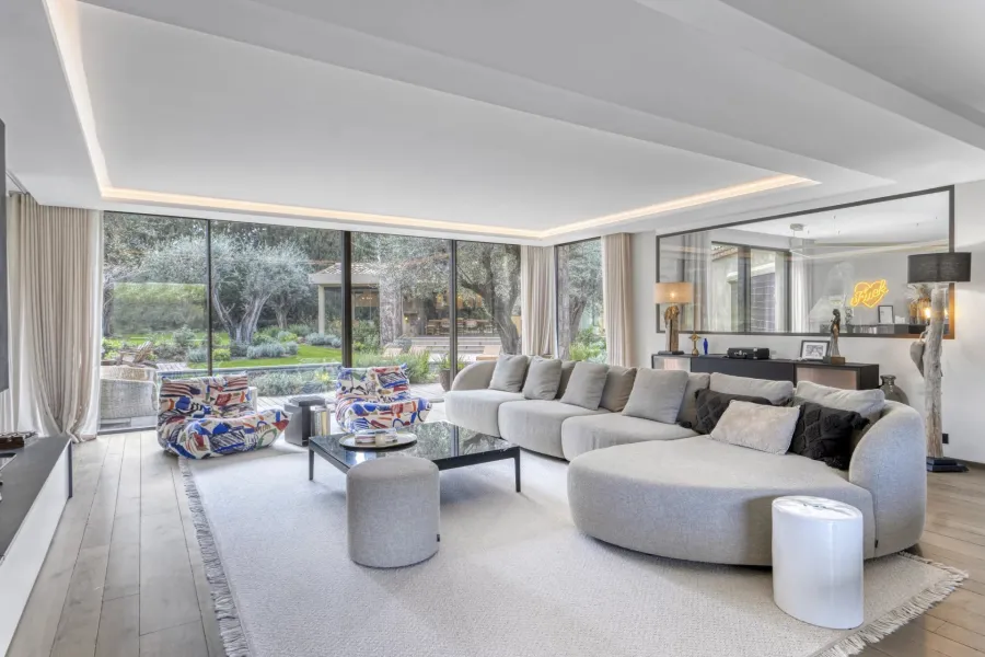 Proche Cannes – Superbe villa alliant charme et modernité – 5/6 chambres - 7