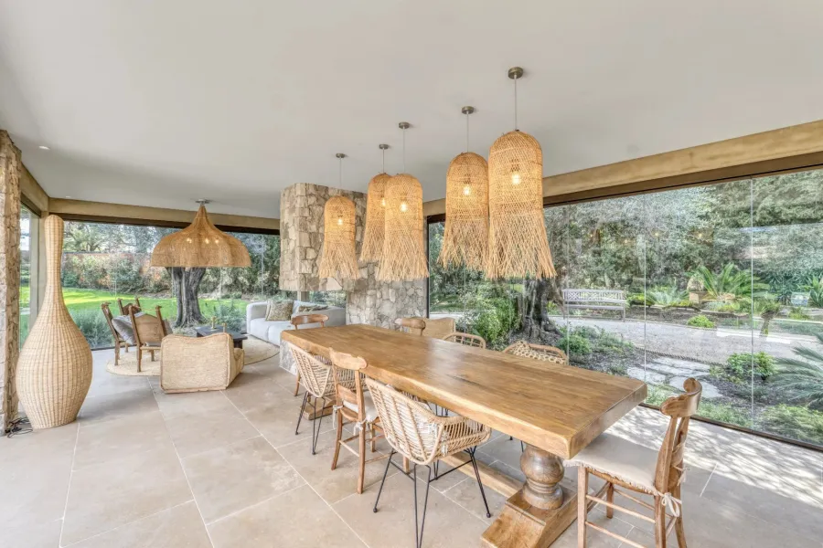 Proche Cannes – Superbe villa alliant charme et modernité – 5/6 chambres - 6
