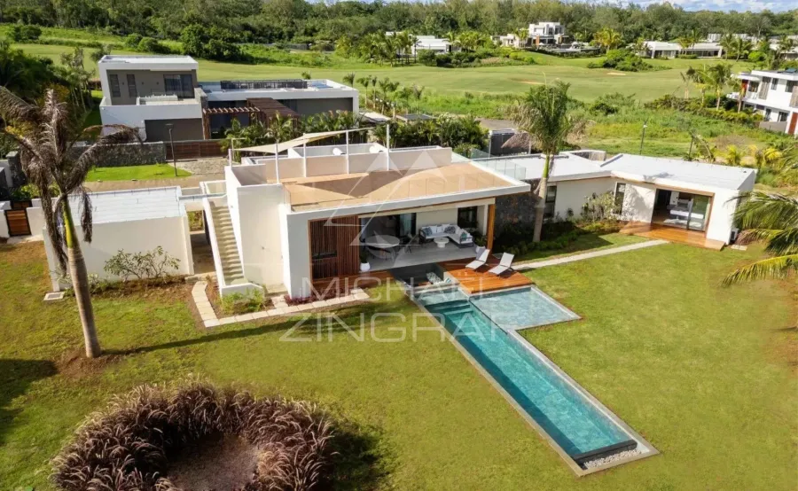 Villa contemporaine avec vue panoramique sur le golf