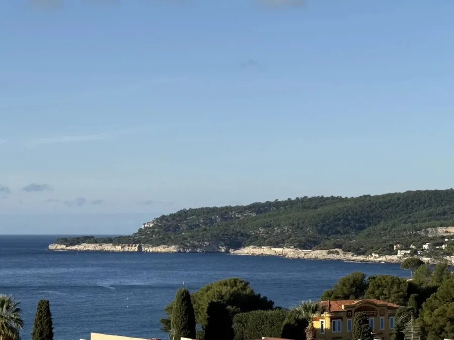 CASSIS APPARTEMENT T2 VUE MER AVEC TERRASSE