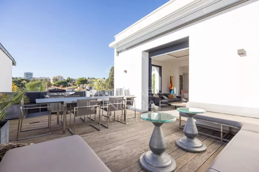 PROCHE CENTRE CANNES - MAISON DE VILLE  BELLE ÉPOQUE RÉNOVÉE