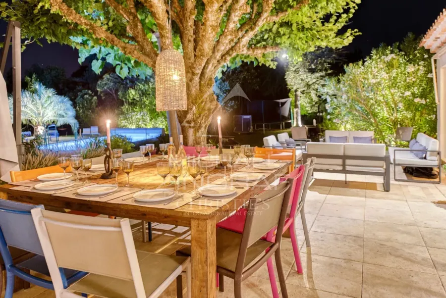 Propriété familiale avec jardin paysager et espaces de loisirs - 8