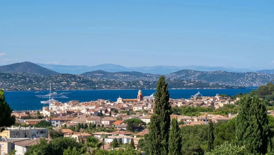 Saint-Tropez – Villa contemporaine d’exception avec vue mer panoramique