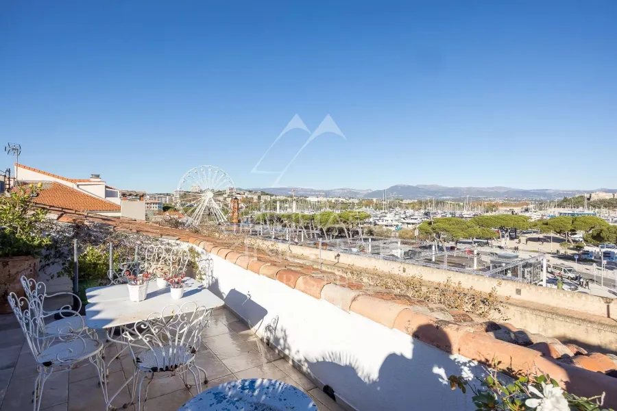 Appartement d’exception – Vieille Ville d’Antibes – Dernier étage – Terrasses – Vue panoramique - 4