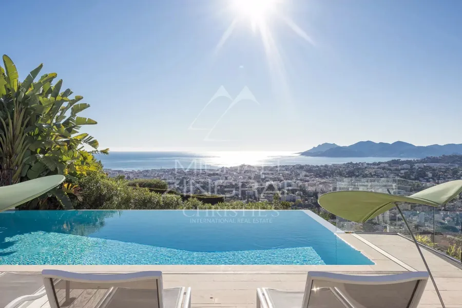 Domaine fermé - Villa contemporaine avec vue mer panoramique