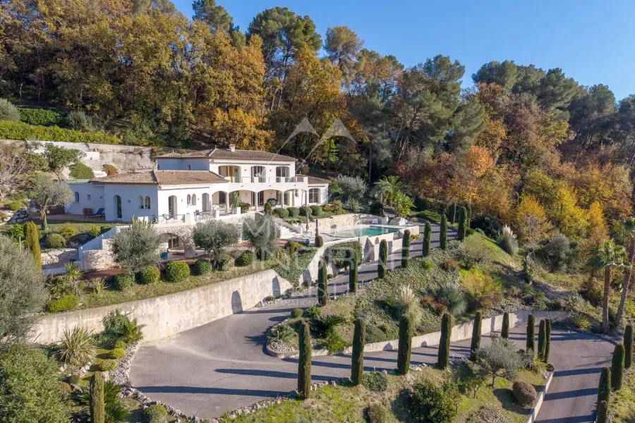 Villa d’exception avec vue panoramique sur Saint-Paul de Vence