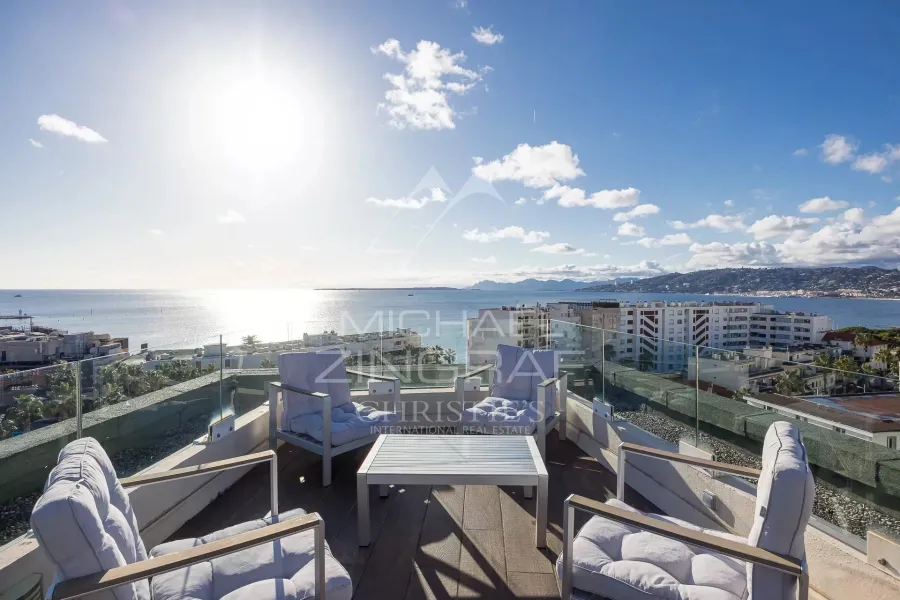 Exceptionnel – Dernier étage avec toit-terrasse, hypercentre Juan-les-Pins