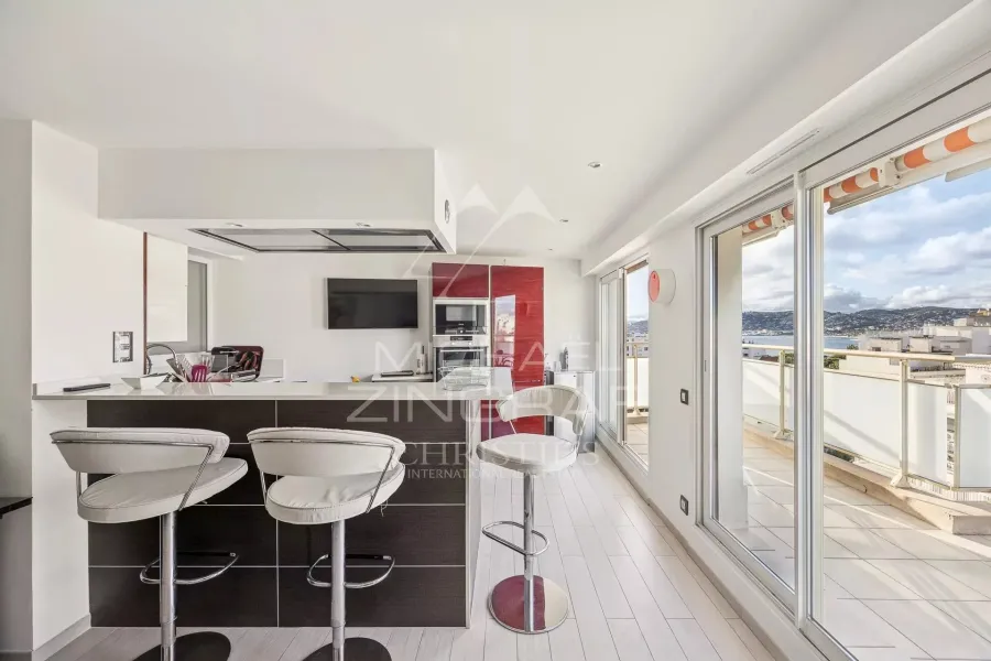 Exceptionnel – Dernier étage avec toit-terrasse, hypercentre Juan-les-Pins - 7