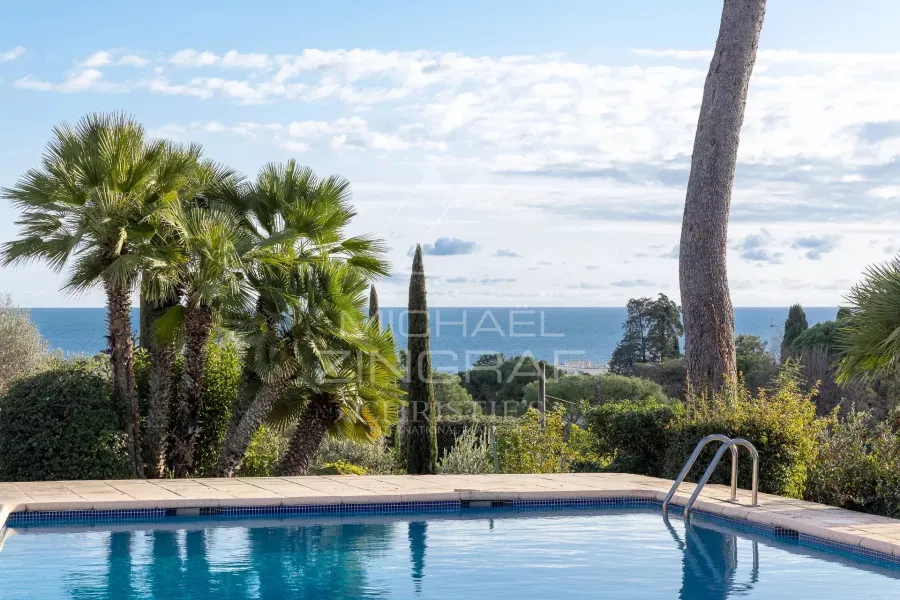 Villa provençale en pierre avec vue mer, piscine et jardin paysager - 2