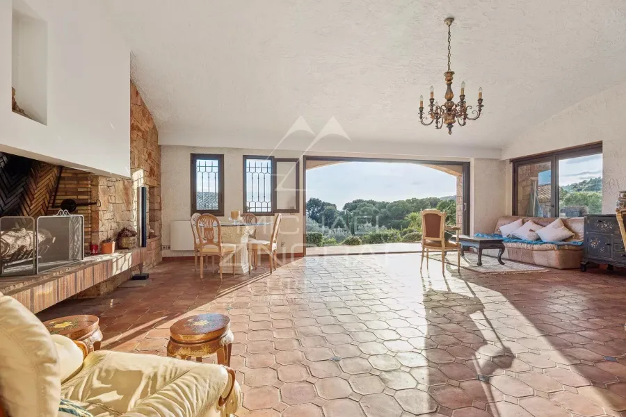 Villa provençale en pierre avec vue mer, piscine et jardin paysager - 5