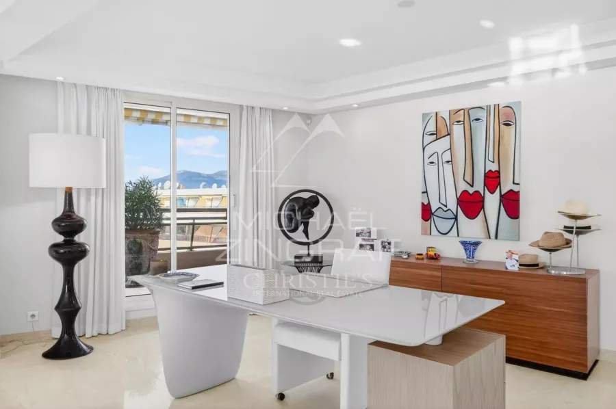Proche Nice - Penthouse d’exception avec piscine privative face à la mer - 8