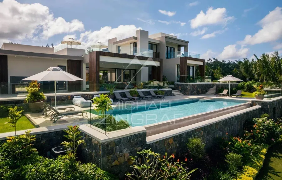 Exceptional Villa with Panoramic Views in Anahita
