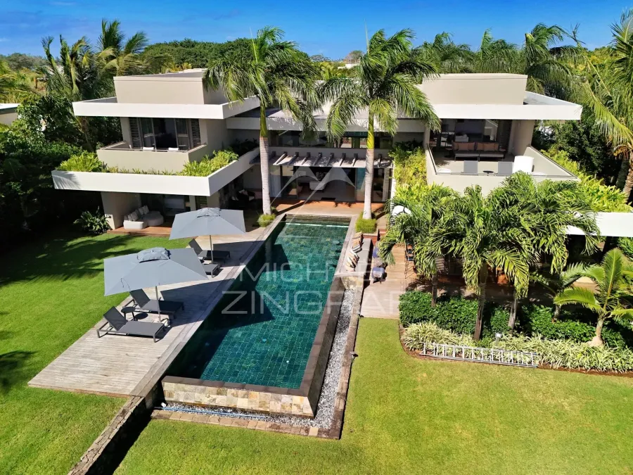 Exceptional Villa on a Golf Estate