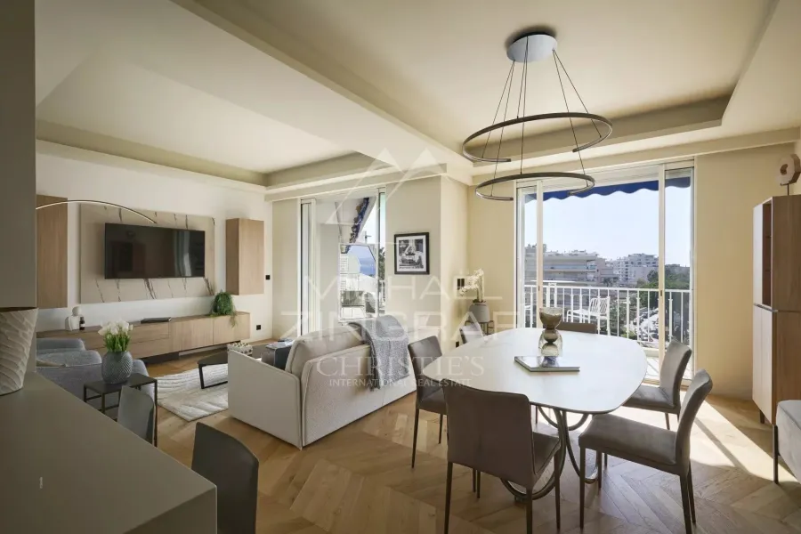 Cannes Croisette - Appartement 4 Pièces rénové - Vue mer - Etage élevé