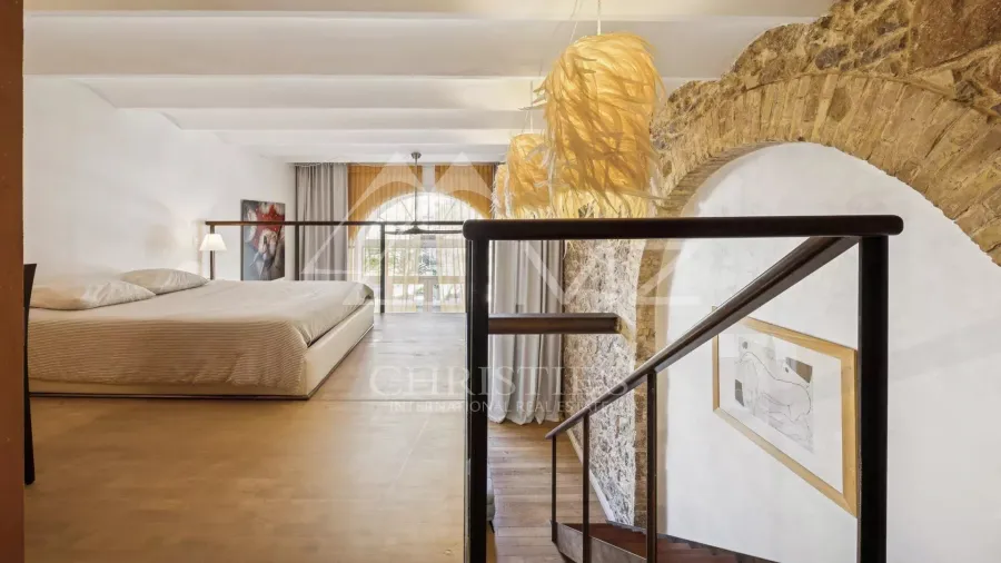 Dans le quartier du Petit Juas, loft alliant charme historique et confort - 5