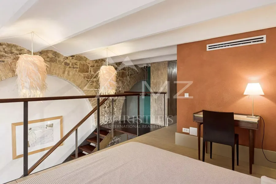 Dans le quartier du Petit Juas, loft alliant charme historique et confort - 7