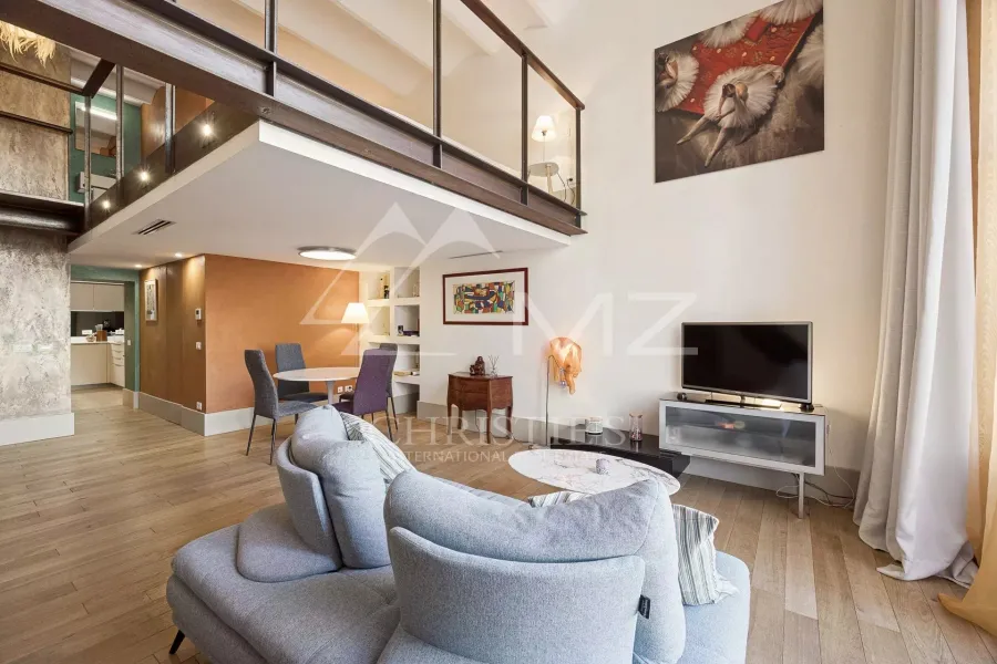 Dans le quartier du Petit Juas, loft alliant charme historique et confort - 2