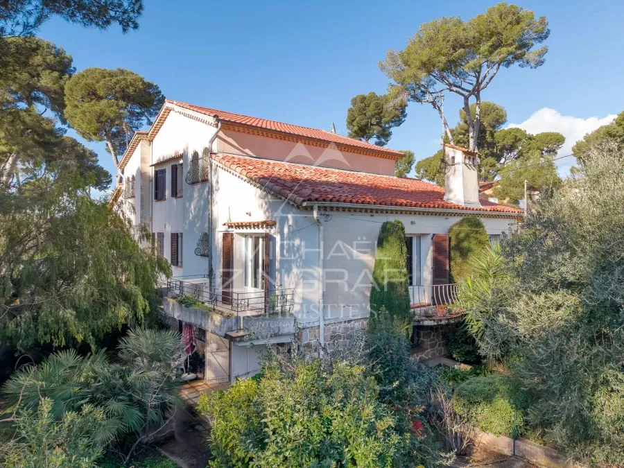 Maison de 130 m² avec appartement d’amis indépendant de 65 m² et atelier – Cap d’Antibes